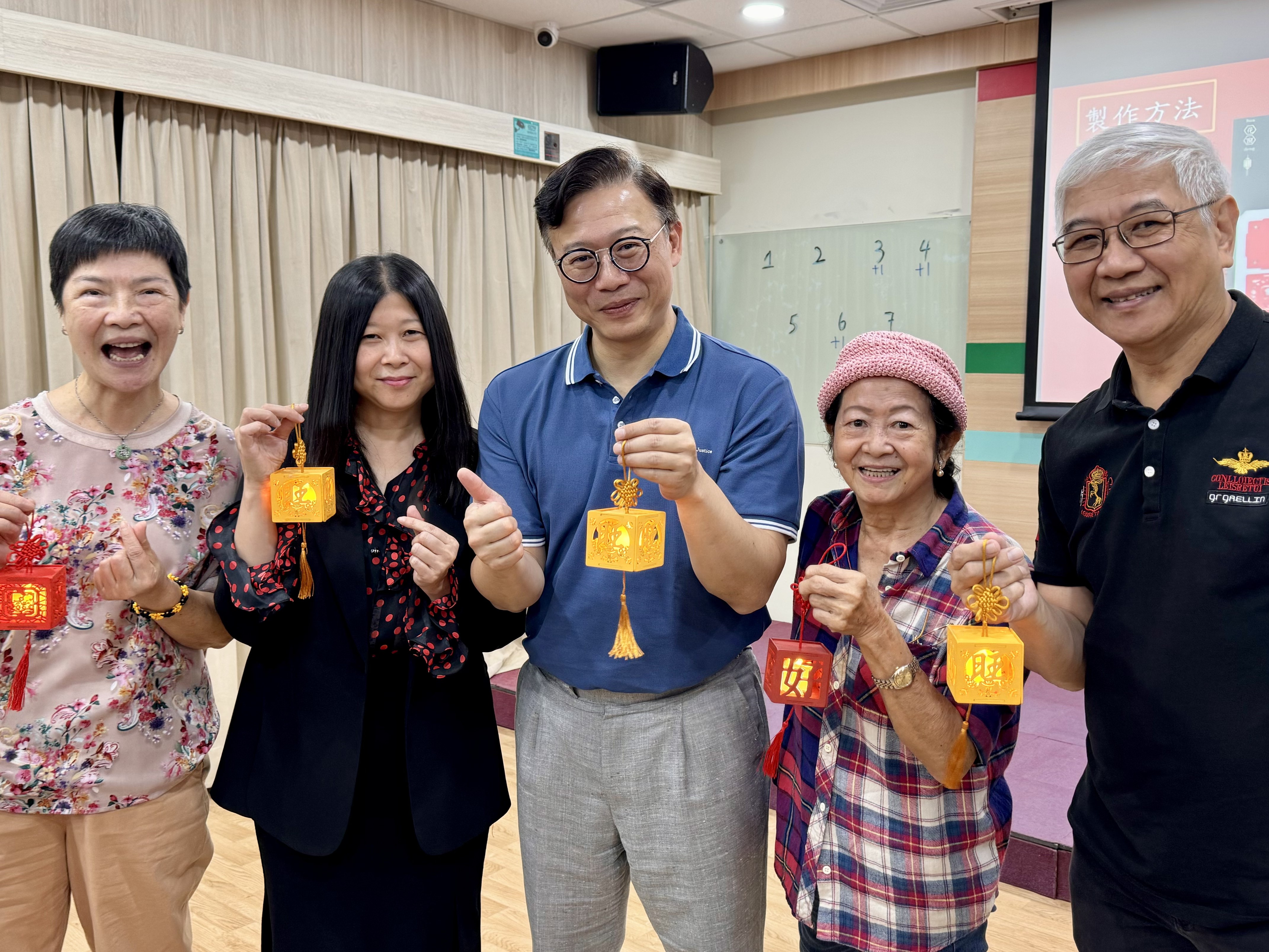 Department of Justice Volunteer Team visited Wan Chai Methodist Centre for the Seniors